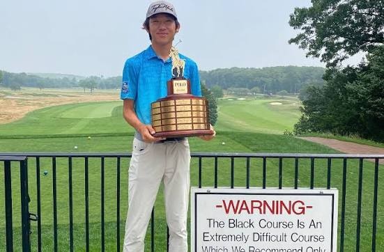 Jay Leng with the U.S. Junior Amateur trophy at Bethpage Black